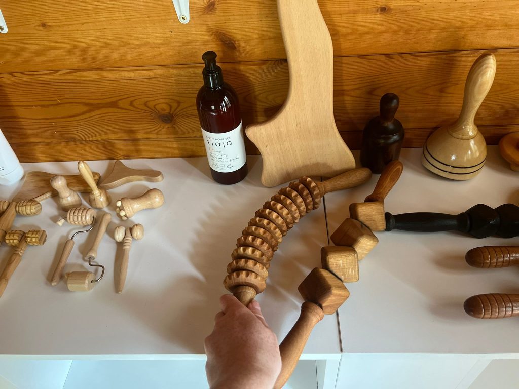 Estriado curvo, utensilio para maderoterapia para levantar glúteo.